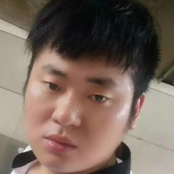 火龙果浅吻认真的照片