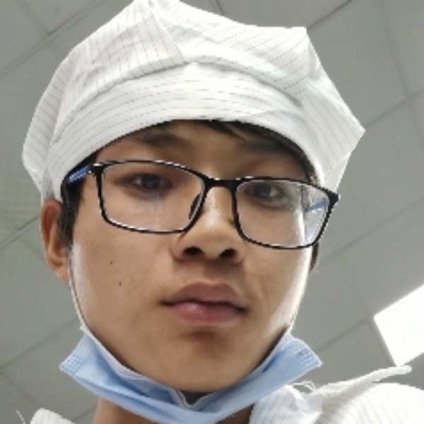 哭泣拿纸鹤的照片