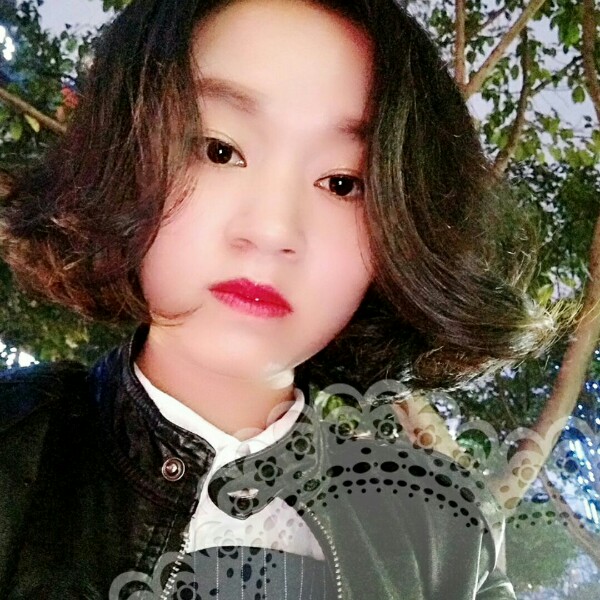 背带裤的照片