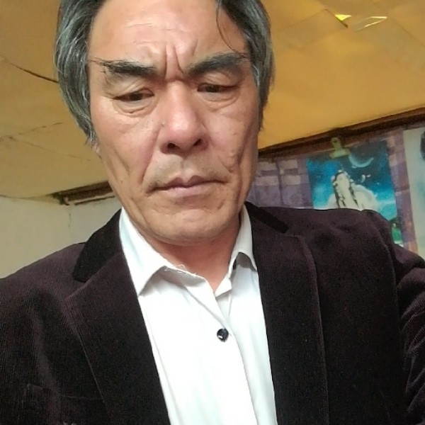 草丛痴情的照片