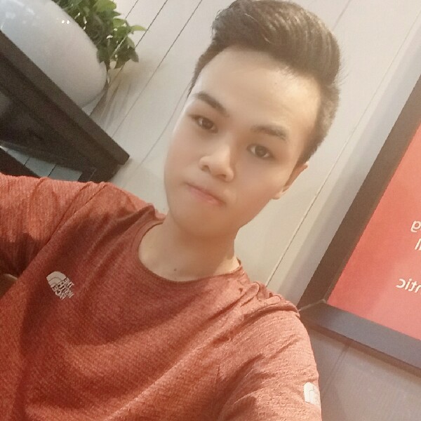 超帅深拥锦瑟的照片