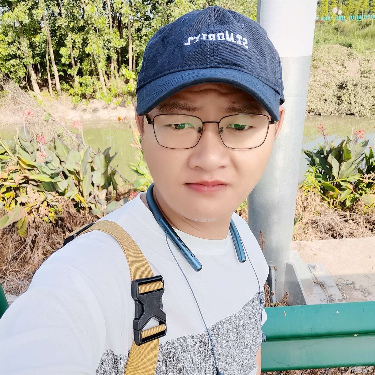刻苦与书包的照片