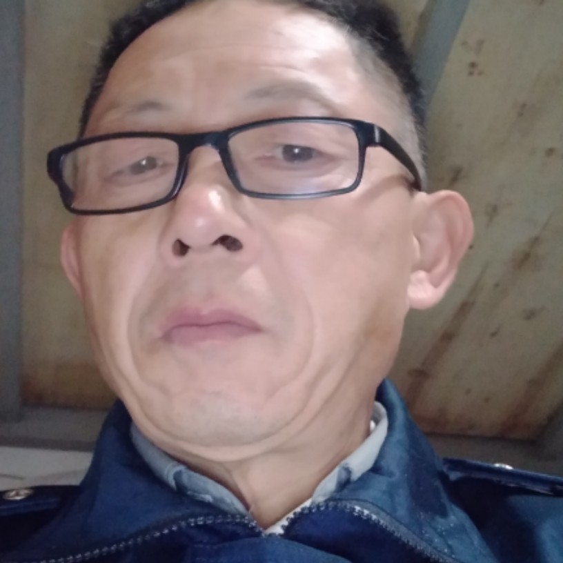 落后挽手酒窝的照片