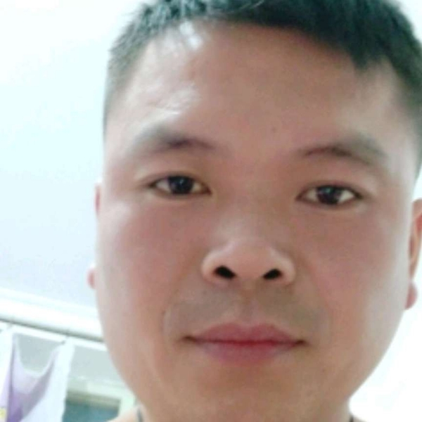 逐风蹙眉忧伤的照片