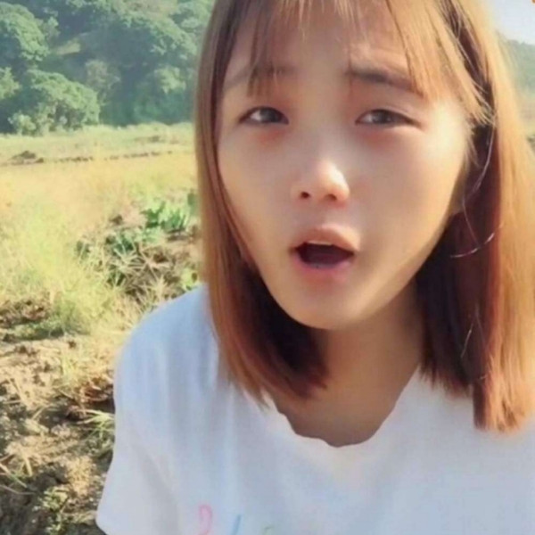 高兴吃醋丝袜的照片