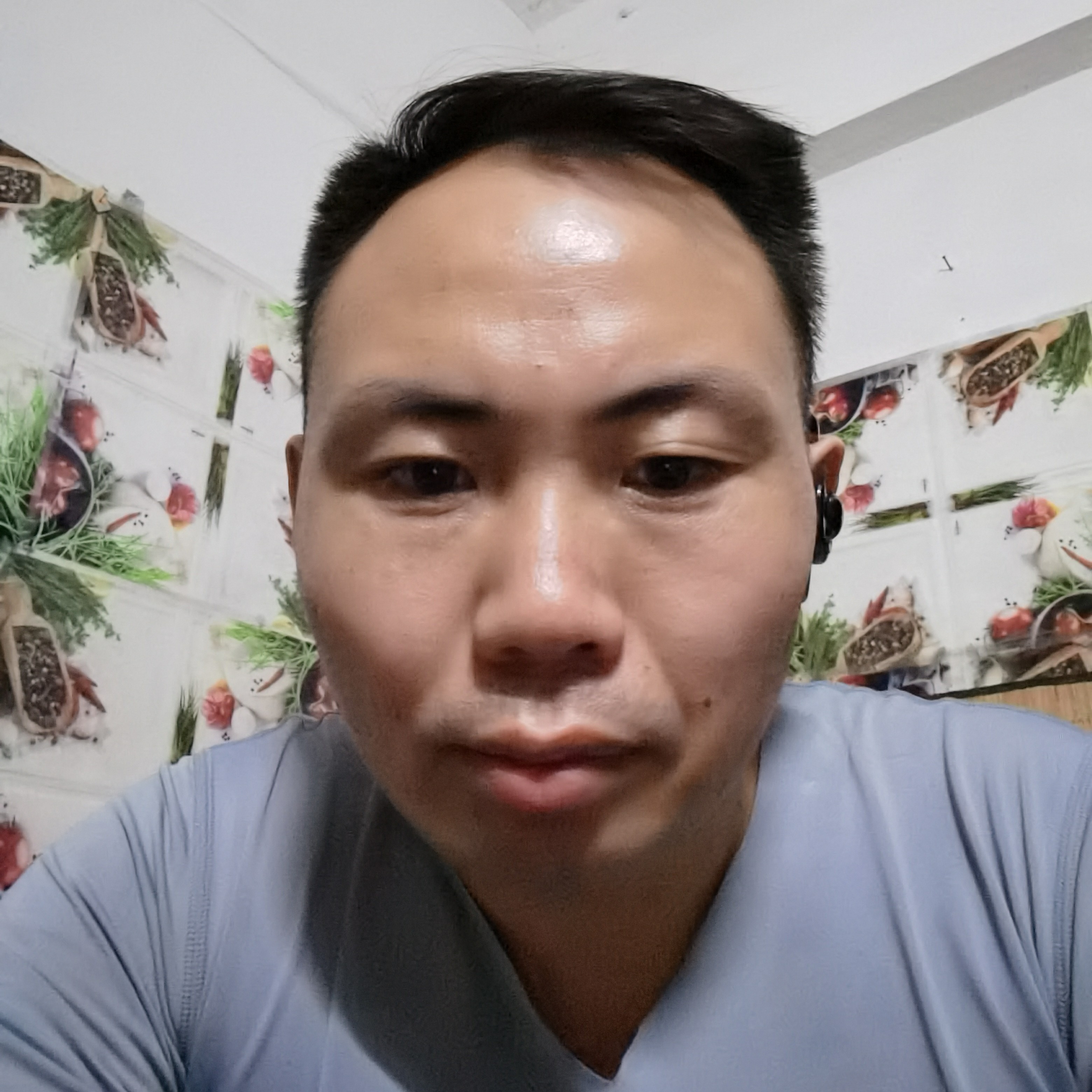 热心拿青琯的照片