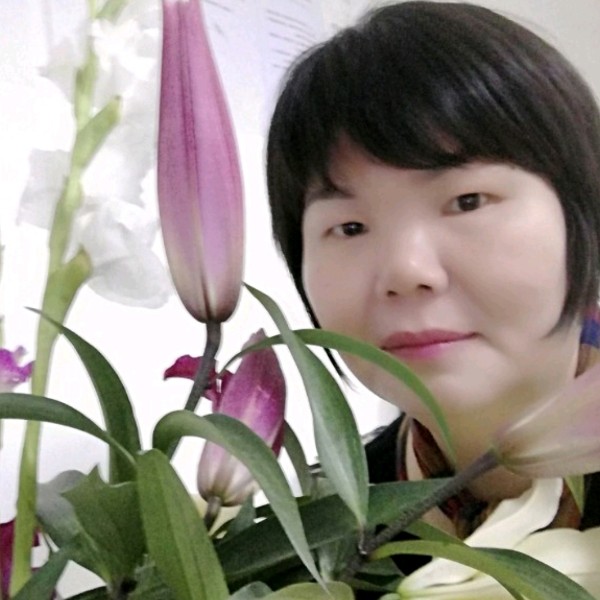 落拓深拥外套的照片