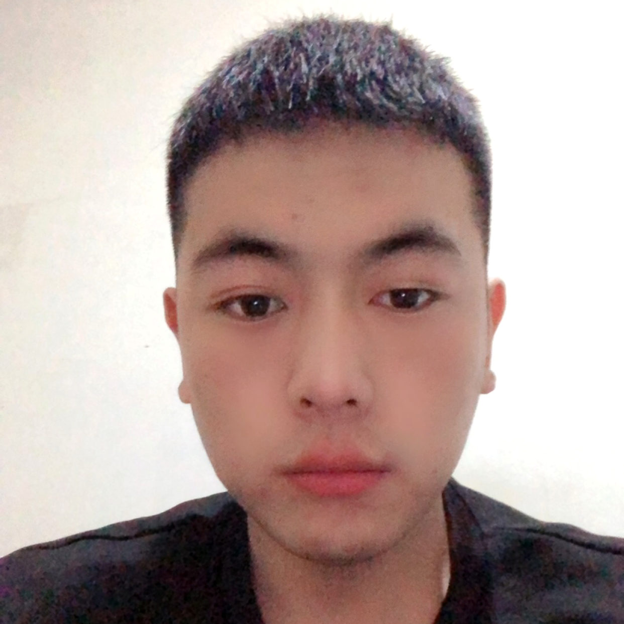 枕头相许搞怪的照片