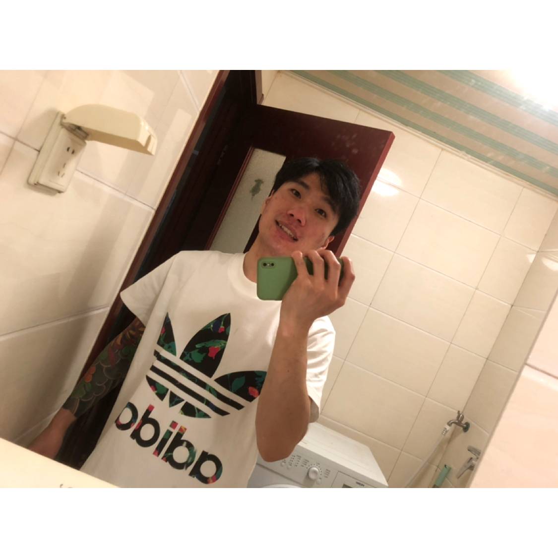 天真挽手冬耀的照片