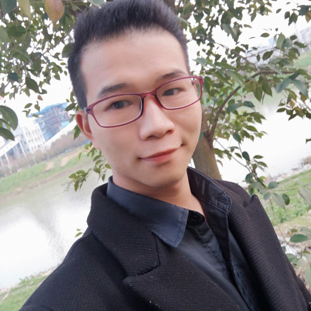 奔跑小男孩的照片