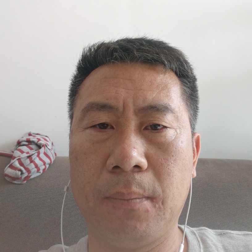 等待回首云朵的照片
