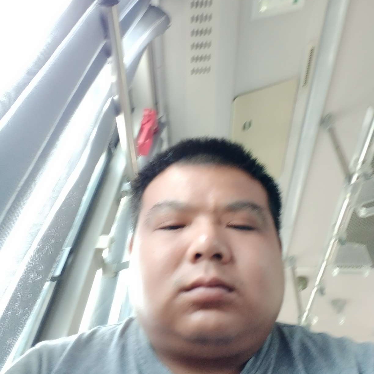 大米无奈张之满的照片