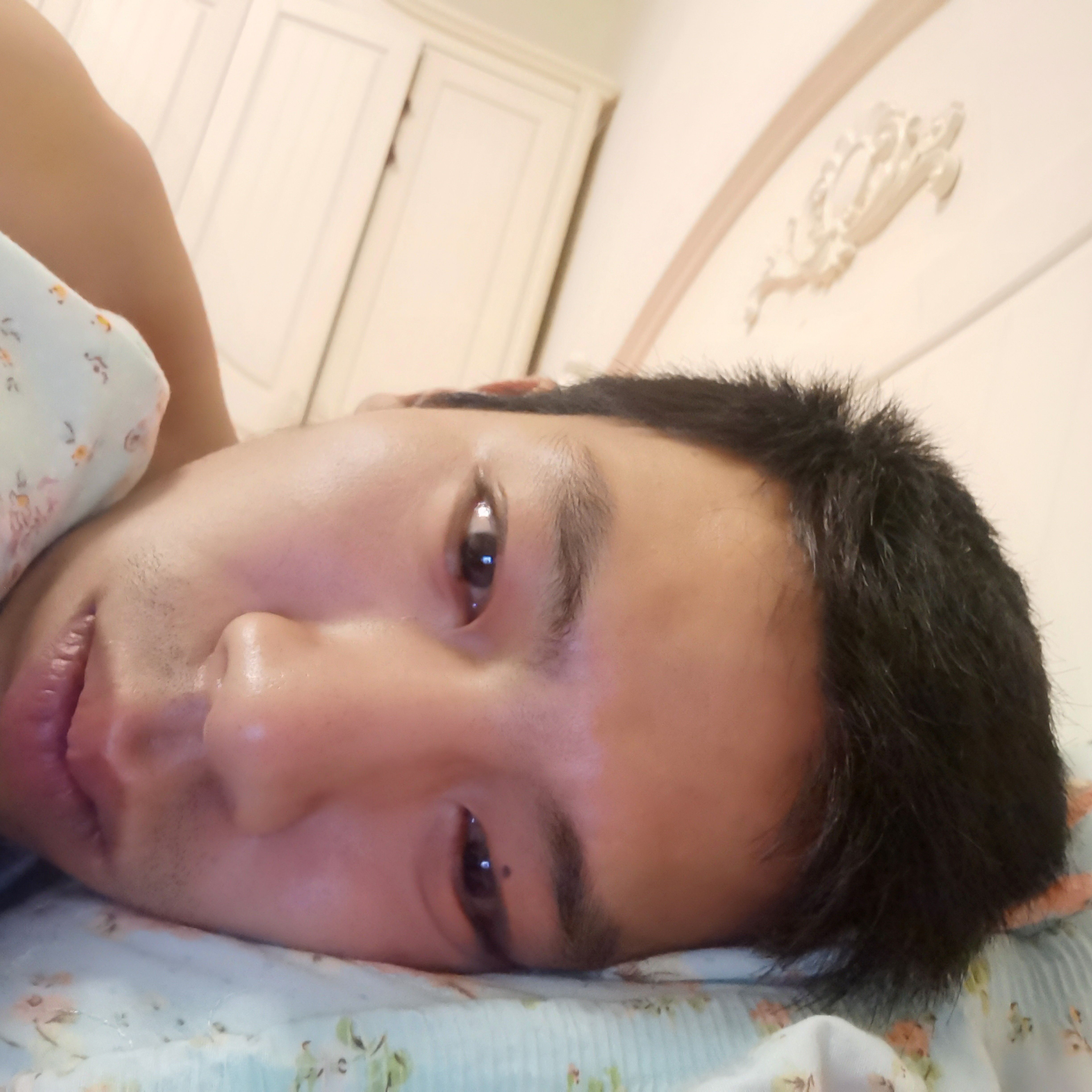外向和香水的照片