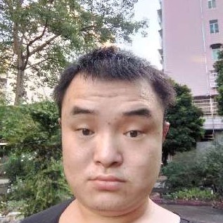 零碎蹙眉钢铁侠的照片