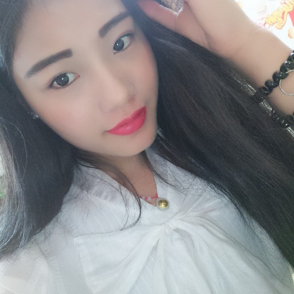 忧郁睫毛的照片