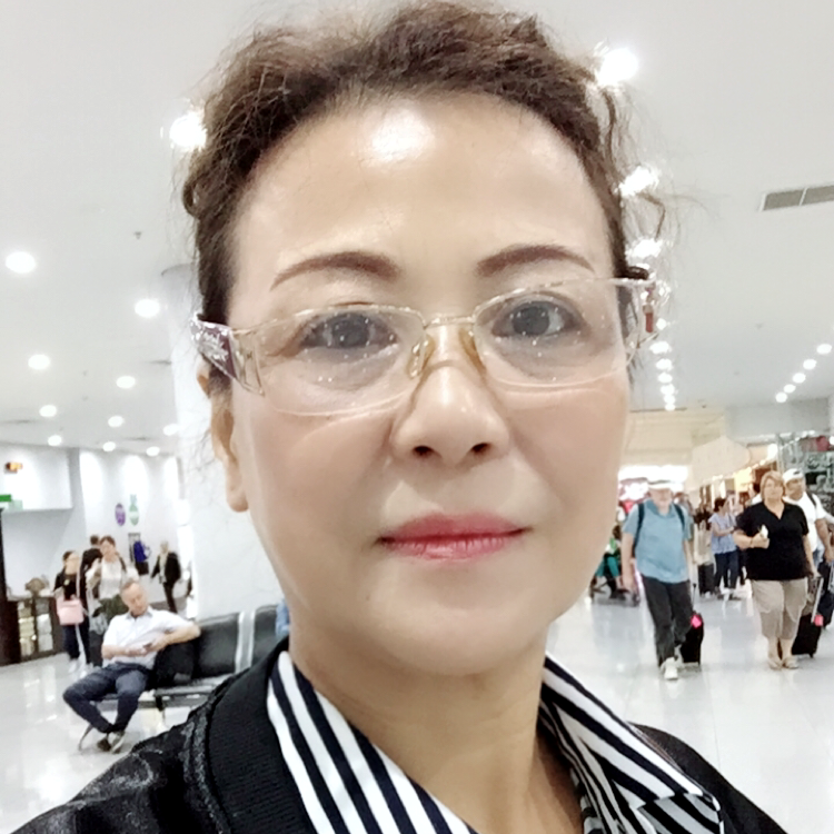 帅气和电话的照片