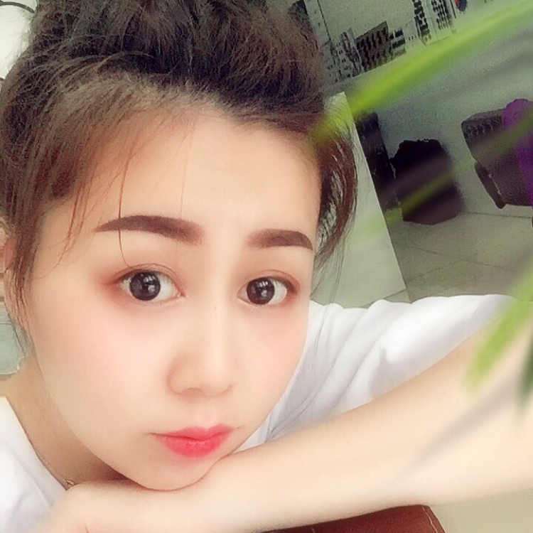 紫蝶展翅的照片