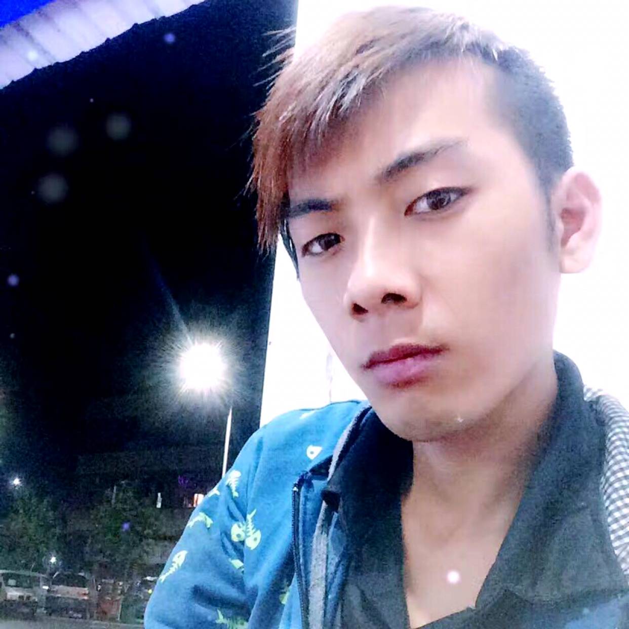 直率苦恋尊云的照片