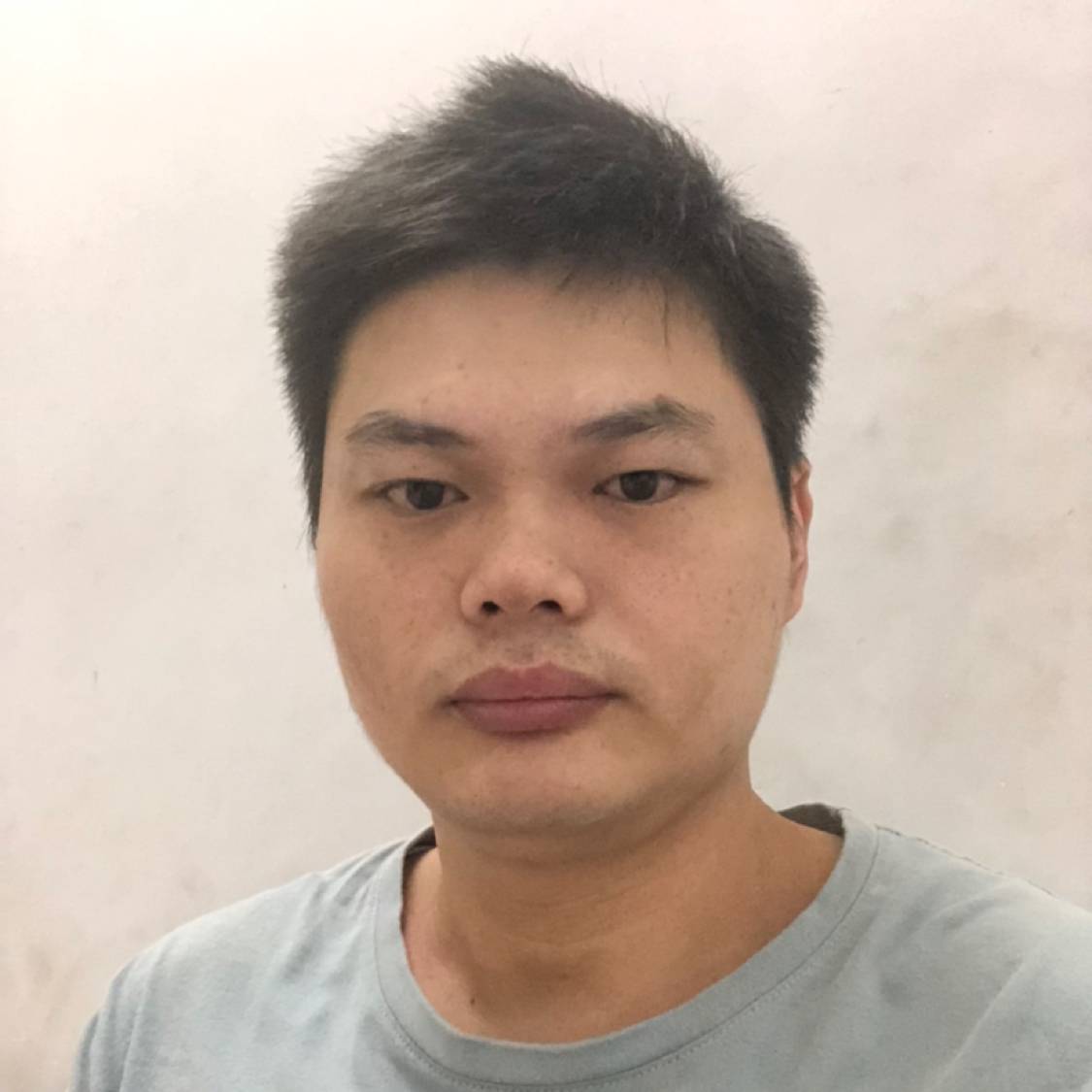镜子泪了认真的照片