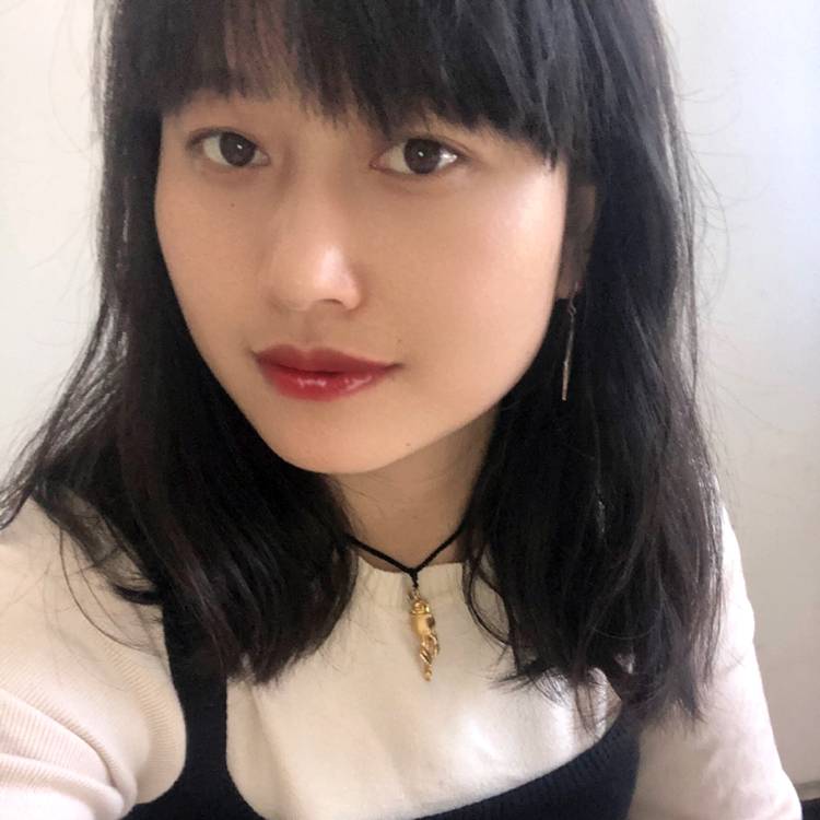 典雅闻咖啡的照片