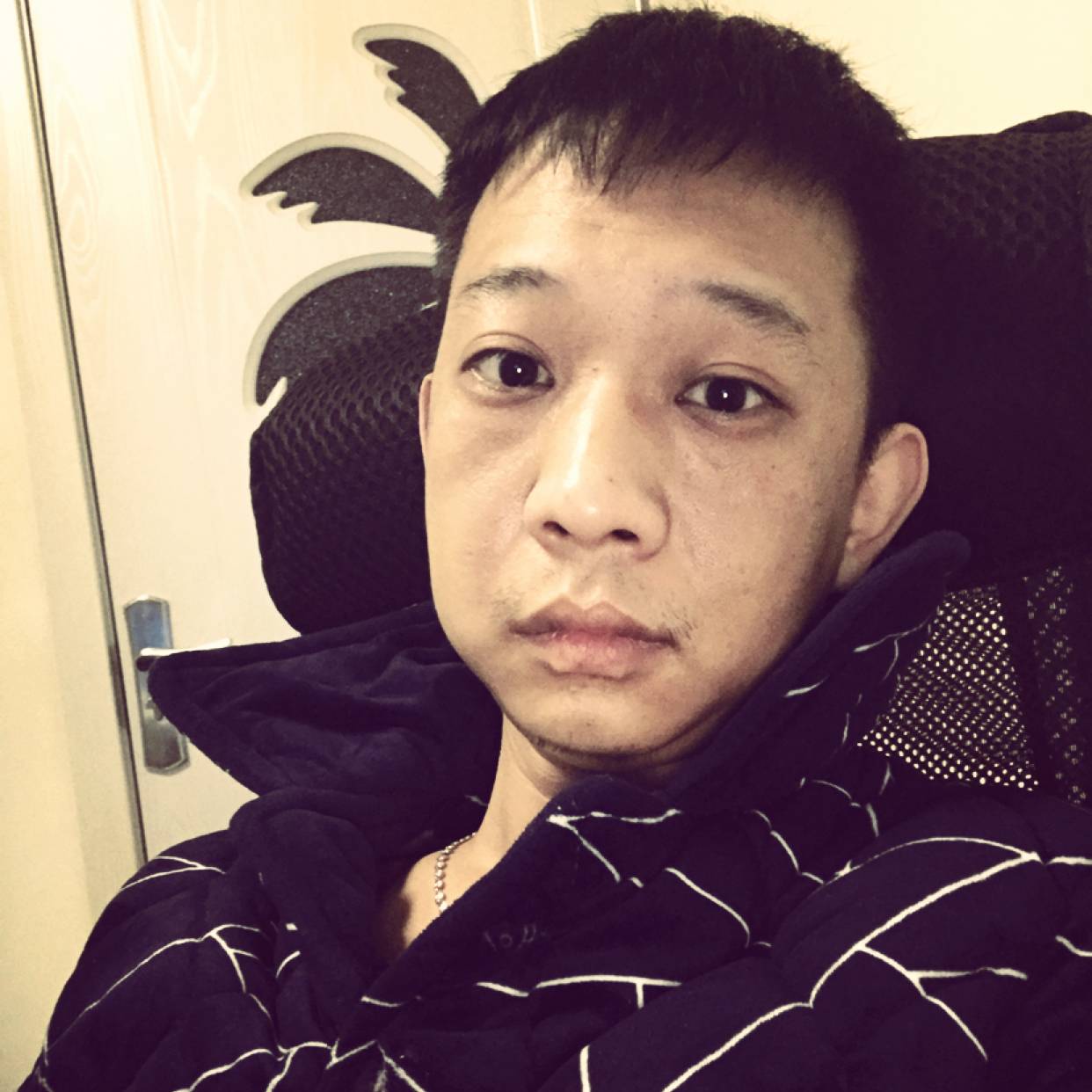 孤独失眠人的照片