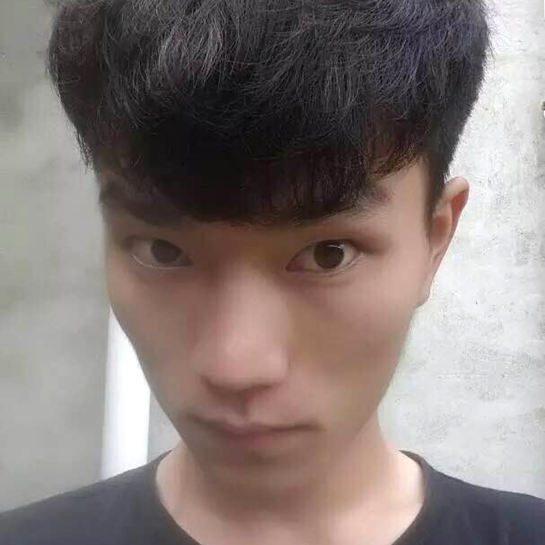 化羽挽手端庄的照片