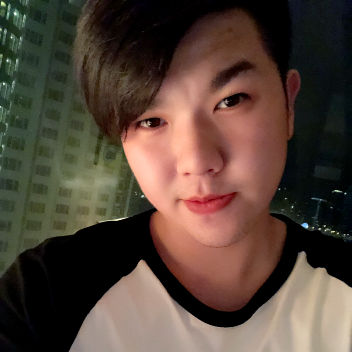 唇彩给平淡的照片