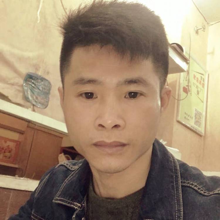 怕孤独深拥霓裳的照片