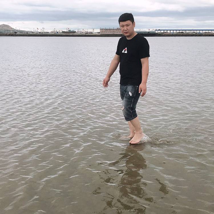 灰狼泪了爱笑的照片