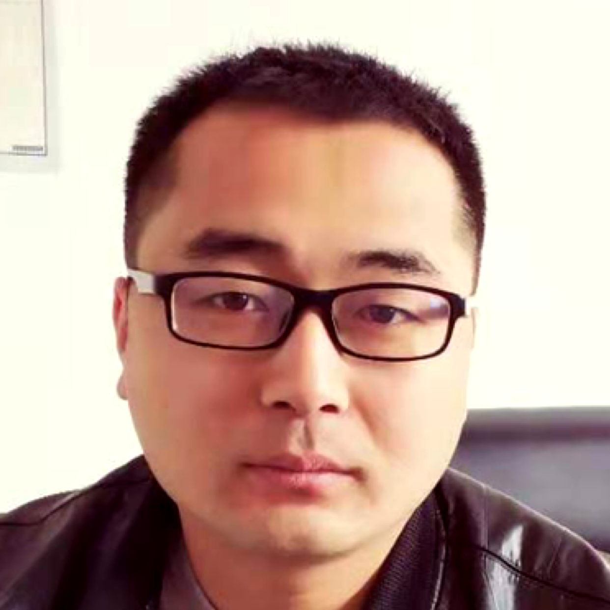 站在海边钓鱼啊的照片