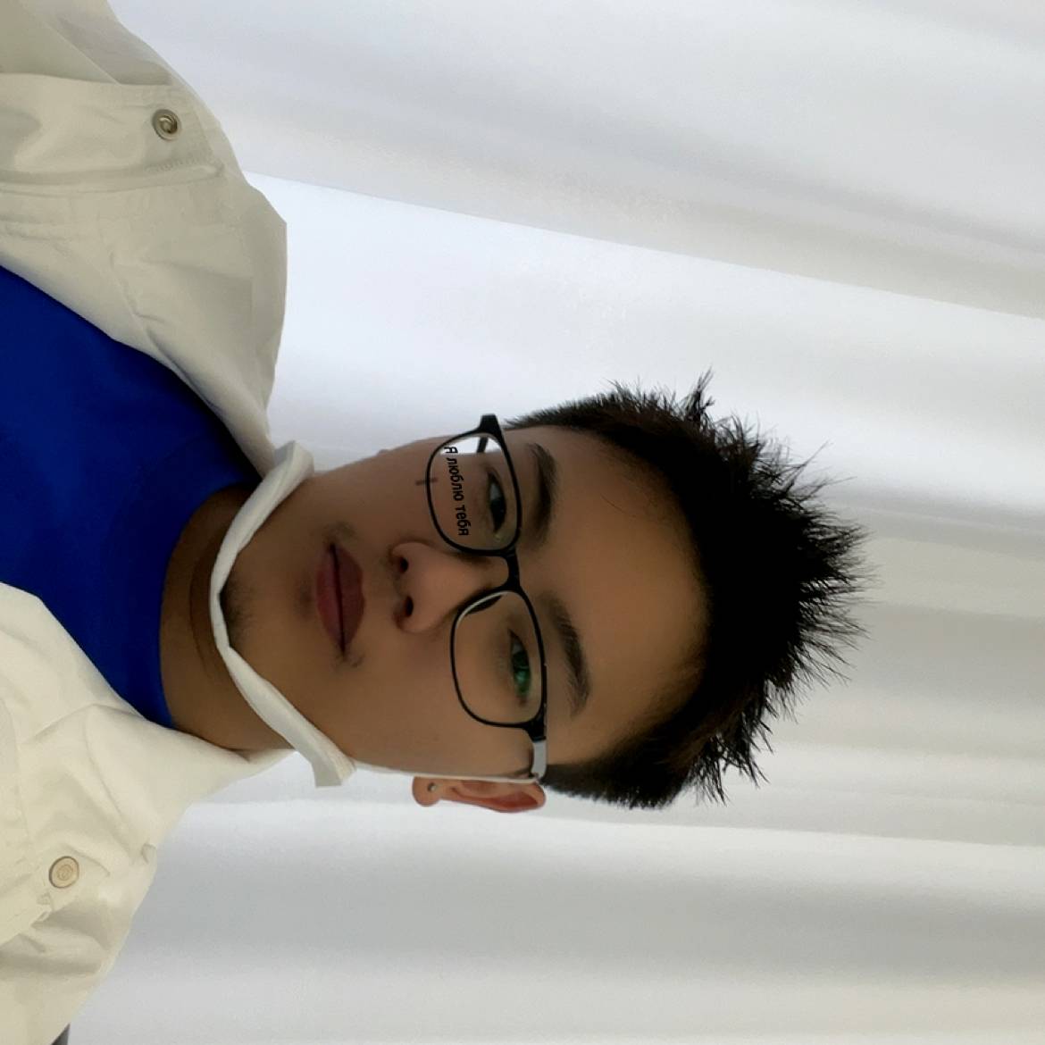 沉静放弃墨镜的照片