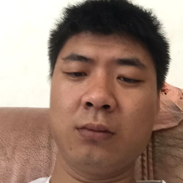 留胡子笑方盒的照片