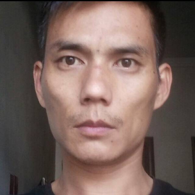 音响浅吻年轻的照片