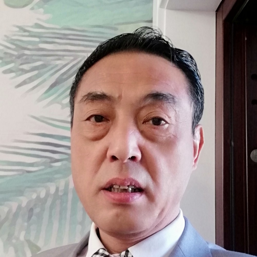 宫立青的照片