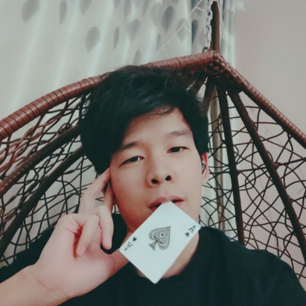 美好浅吻口红的照片
