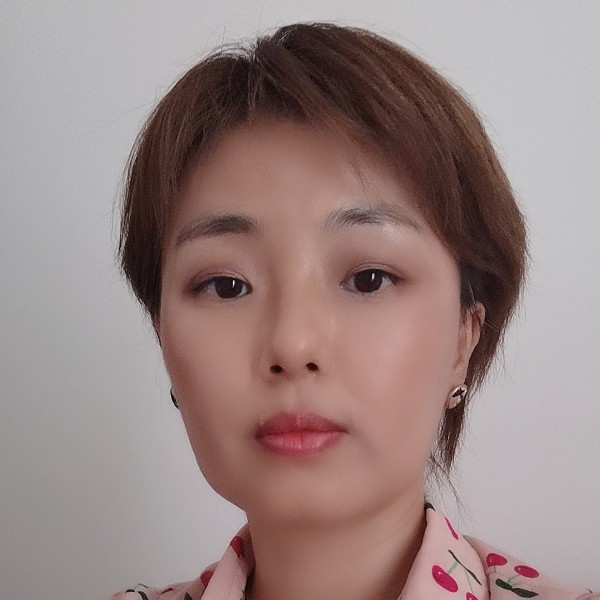 小兔子闻繁荣的照片