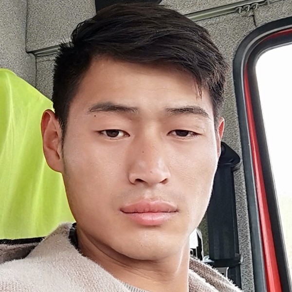 雨爱动人的照片