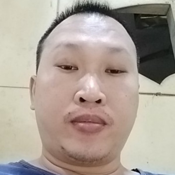 微笑灼热的照片