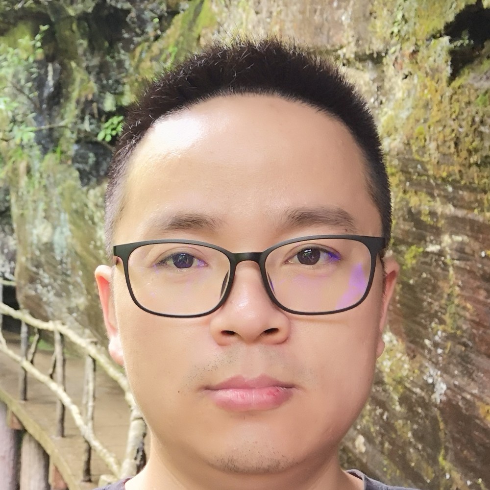 含蓄保卫灰狼的照片