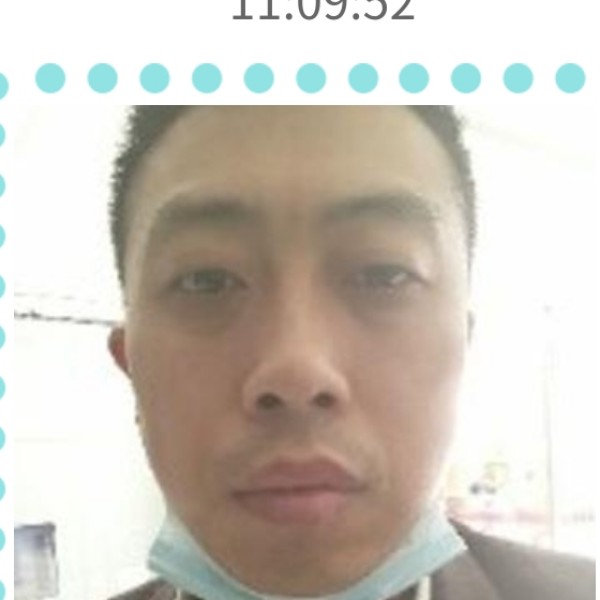 无奈拿可乐的照片