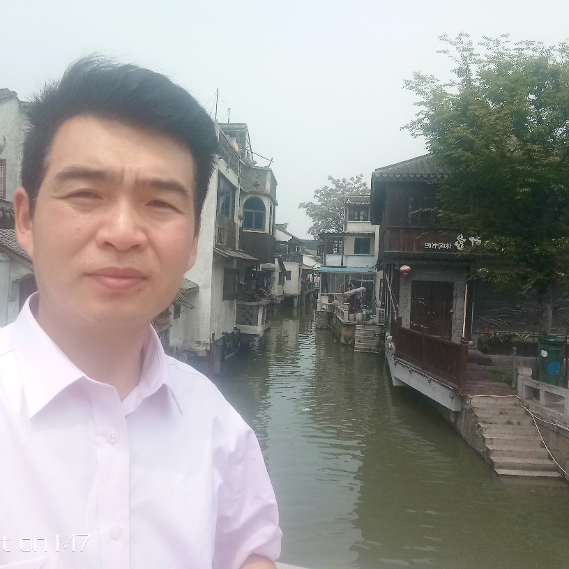 大山蹁跹大胆的照片