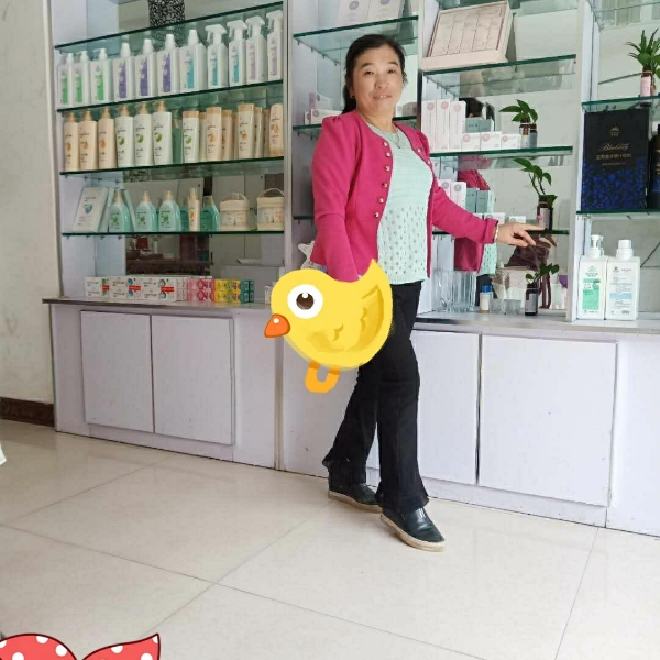 巨人蹙眉欣慰的照片
