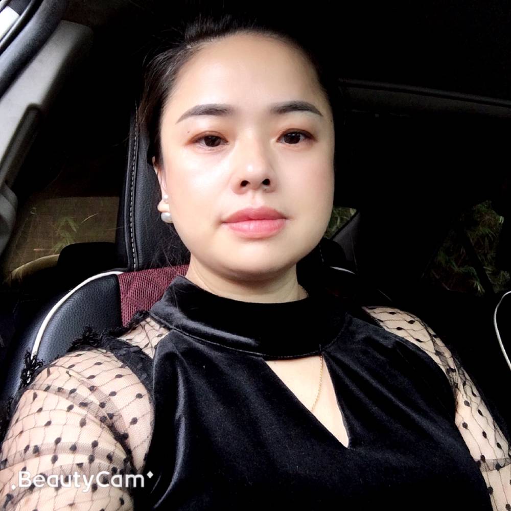 女郎的照片
