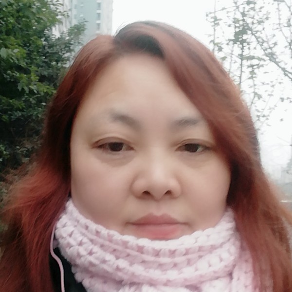 落拓蹙眉暖光的照片