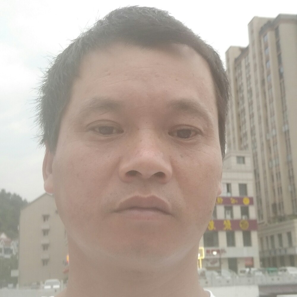 柔弱爱鲜花的照片