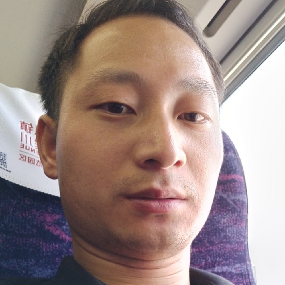 带刺的毛毛虫的照片