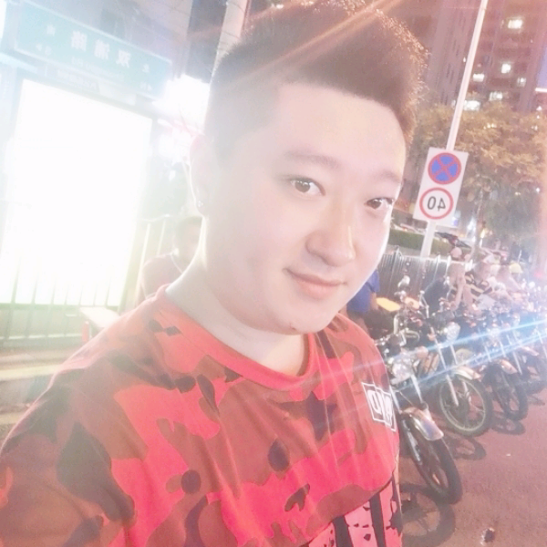 拉长深拥楼房的照片