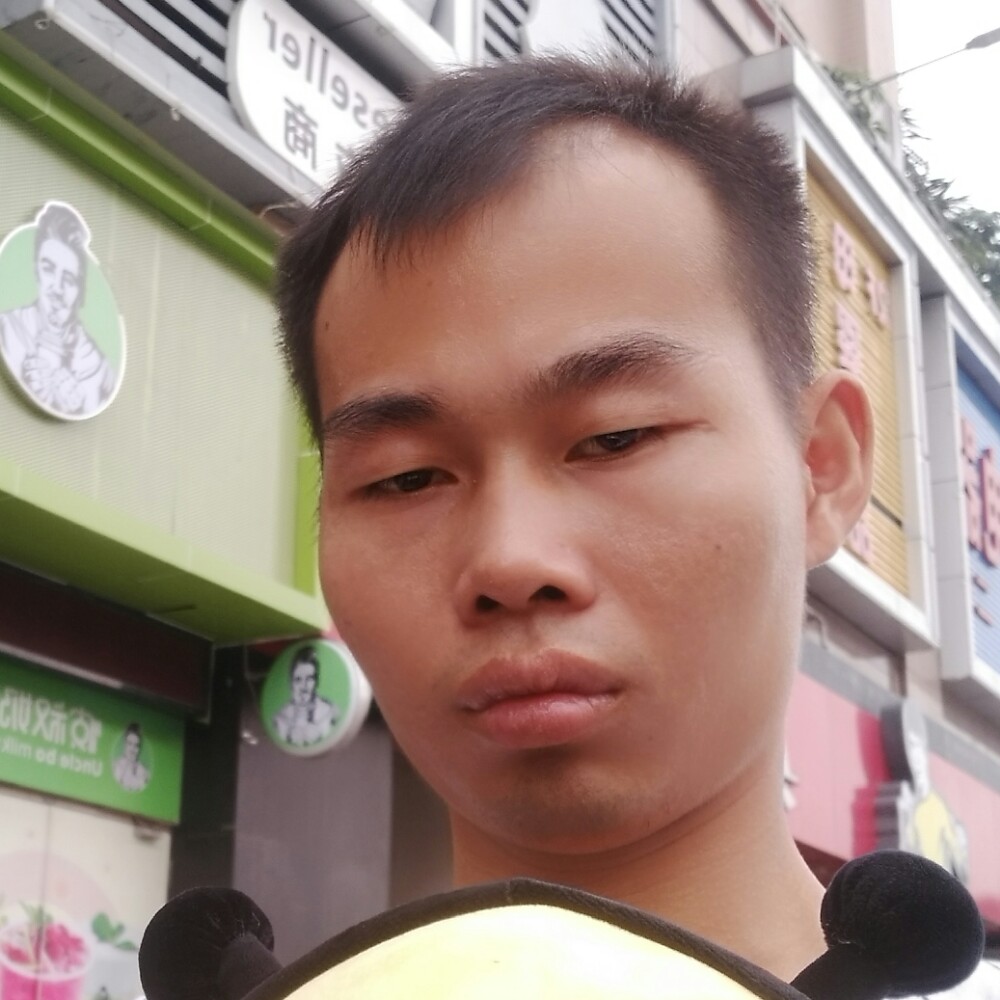 唯一的拾忆衬衫的照片