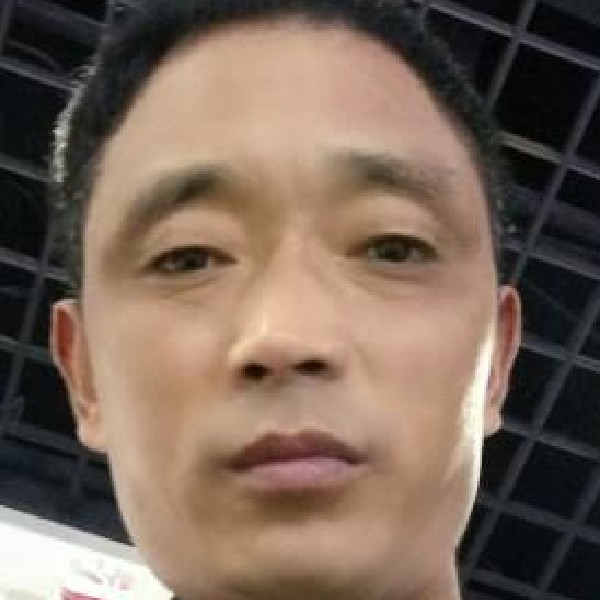 优美浅吻镜子的照片