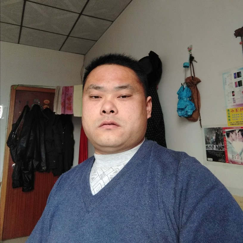 寄莫的男人的照片